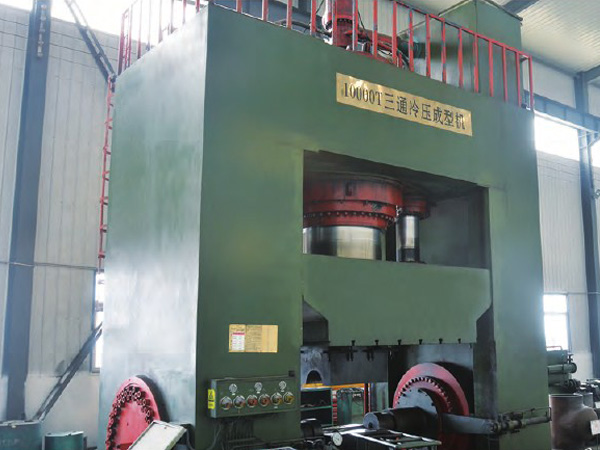 Cold extrusion tee forming machine