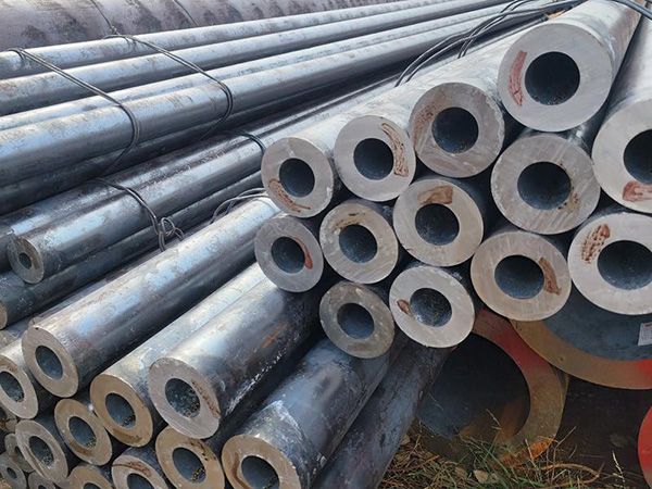 Seamless steel pipe is a high-performance tubular product manufactured without any welding seams,distinguished by its integral structure and excellent mechanical properties.Unlike welded steel pipes formed by joining steel plates or strips,