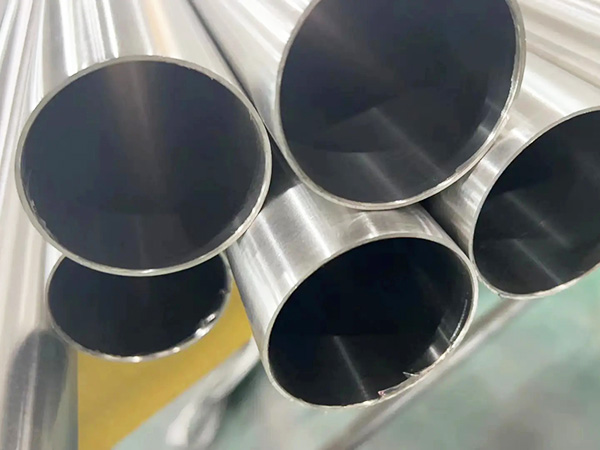 Stainless steel pipe is a hollow long steel product with excellent corrosion resistance,heat resistance,hygienic properties and mechanical strength.Made from austenitic,ferritic,duplex and other stainless steel grades,it is widely used in f